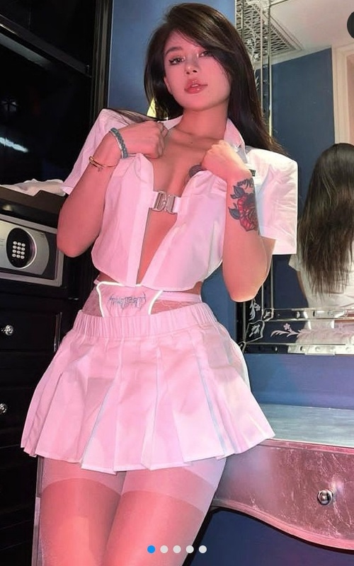 Celia Thunder Awaits to Ignite Your Wildest Desires