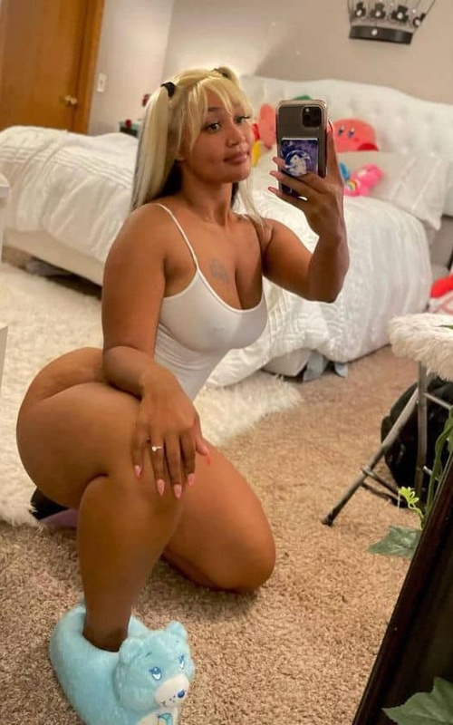 Experience Unforgettable Moments with Savannah Snow Tonight 2 Mis Fotos