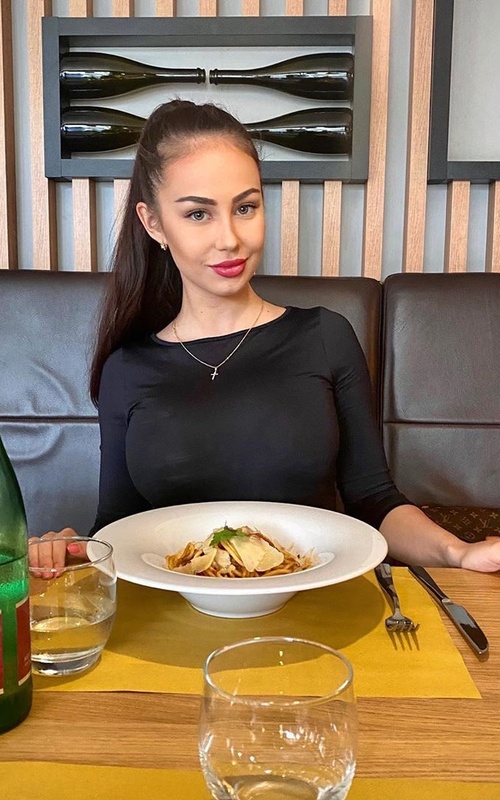 Experience Unforgettable Moments with Electra Rose Tonight